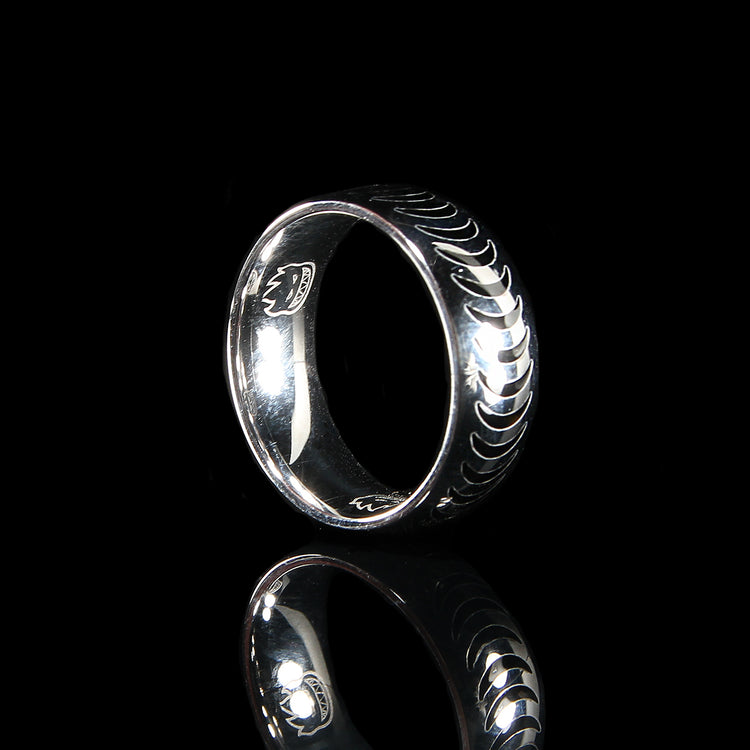 Asymmetrischer Ring aus Edelstahl | -DE Asymmetrischer Ring aus Edelstahl | -DE