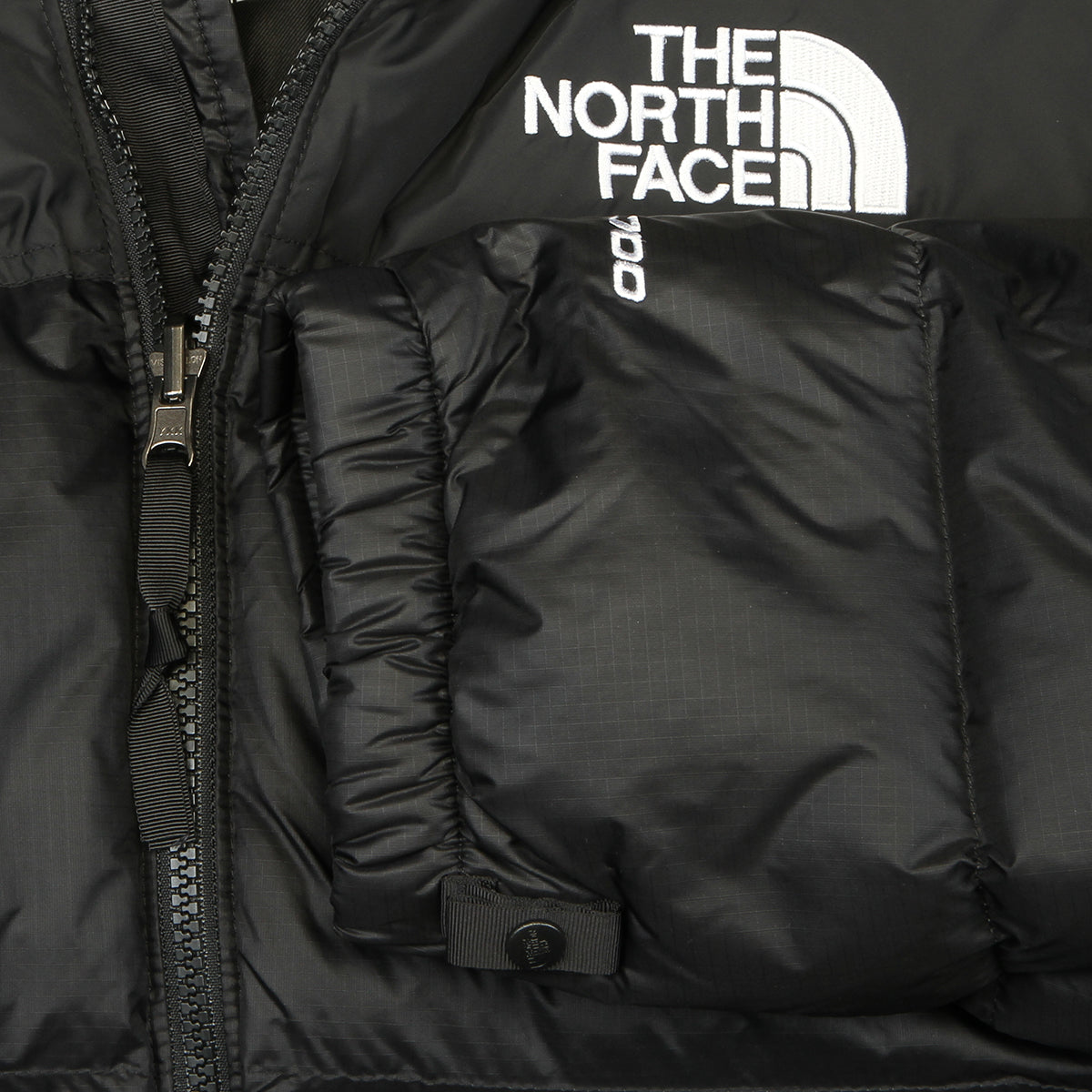 The North Face - 1996 Retro Nuptse Jacket
Style # NF0A3C8DGOE1
Color : TNF Black / NPF / Recycled Nylon Down