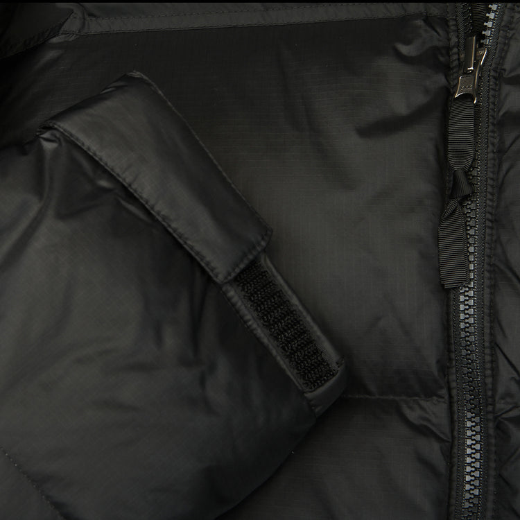 The North Face - 1996 Retro Nuptse Jacket
Style # NF0A3C8DGOE1
Color : TNF Black / NPF / Recycled Nylon Down