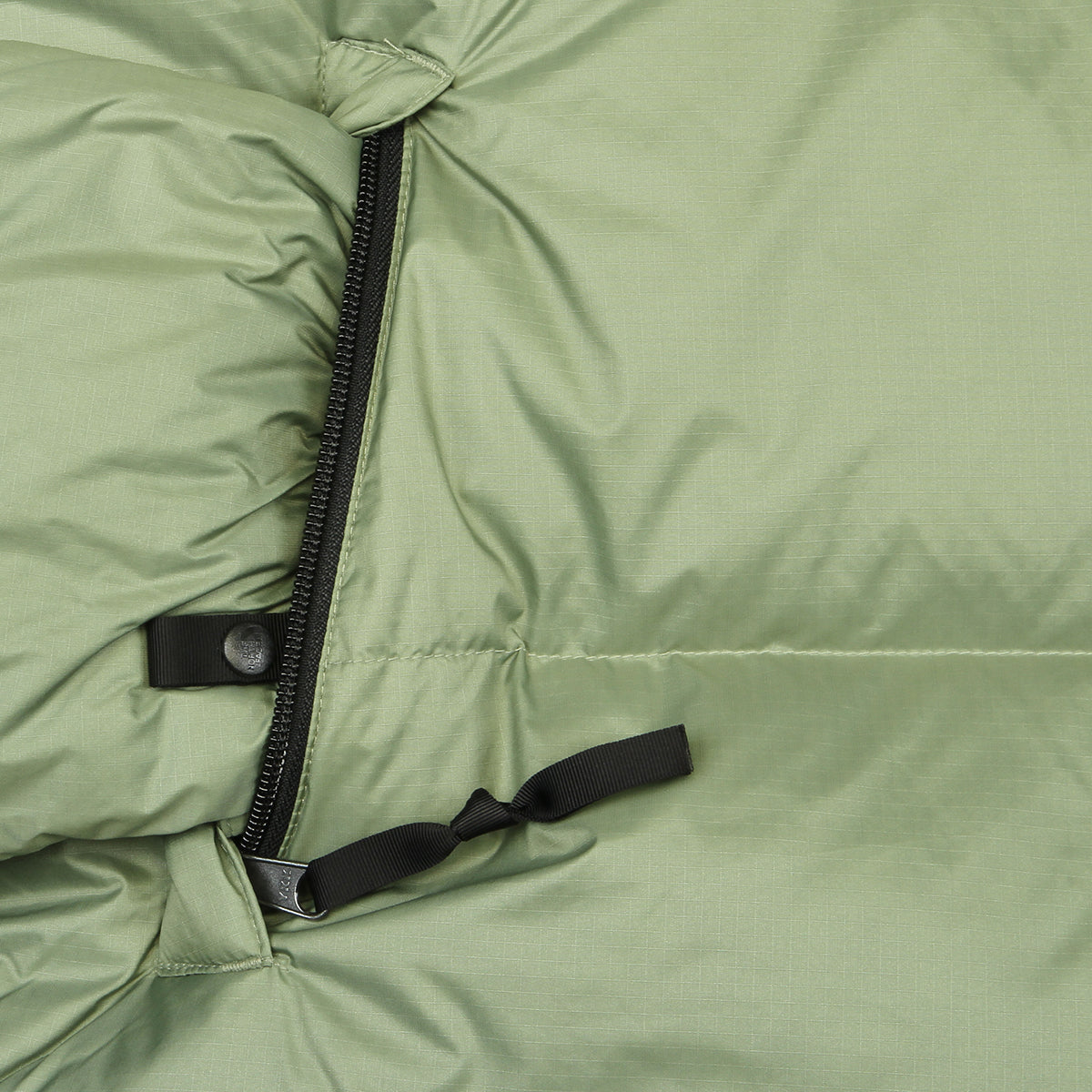 The North Face - 1996 Retro Nuptse Jacket
Style # NF0A3C8DBO91
Color : Bark Mist