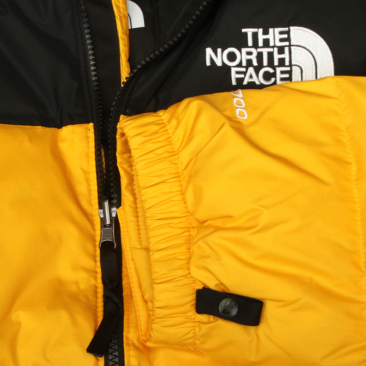 The North Face - 1996 Retro Nuptse Jacket
Style # NF0A3C8DGO81
Color : Summit Gold / TNF Black