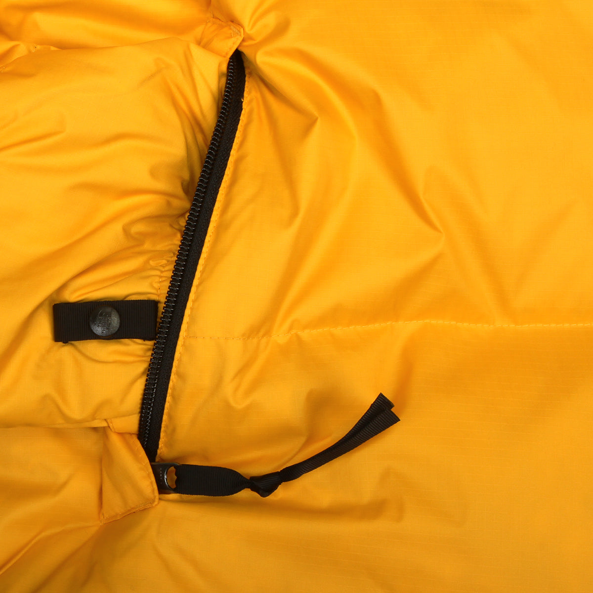 The North Face - 1996 Retro Nuptse Jacket
Style # NF0A3C8DGO81
Color : Summit Gold / TNF Black