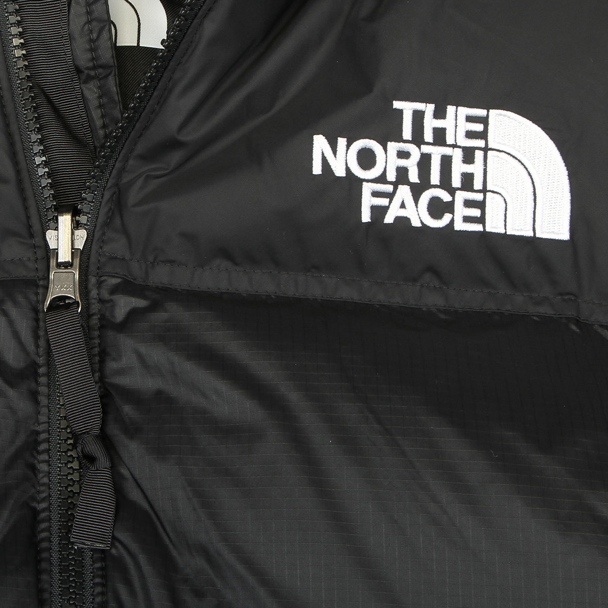 The North Face - 1996 Retro Nuptse Vest
Style # NF0A3JQQGOF1
Color : TNF Black / Recycled Down