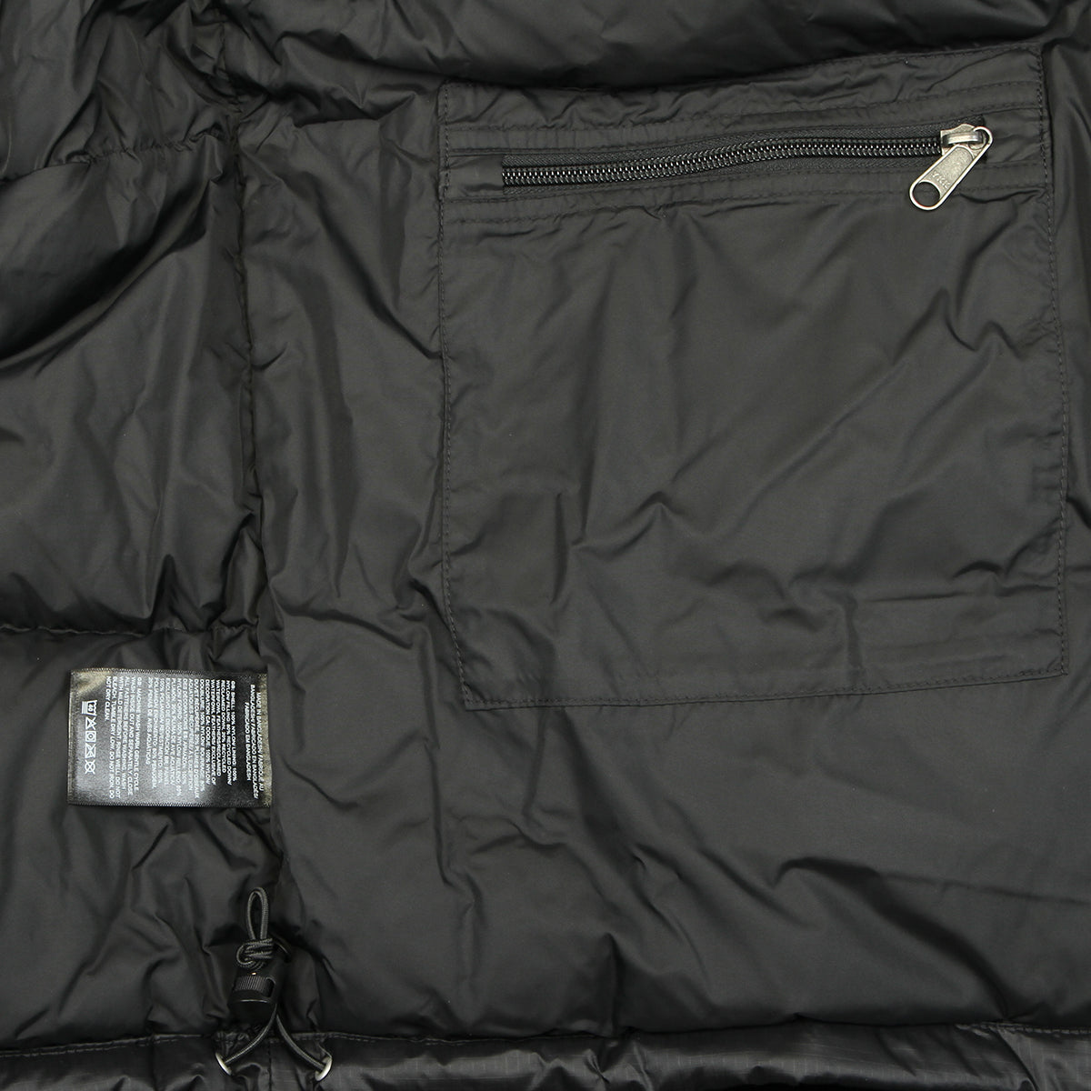 The North Face - 1996 Retro Nuptse Vest
Style # NF0A3JQQGOF1
Color : TNF Black / Recycled Down