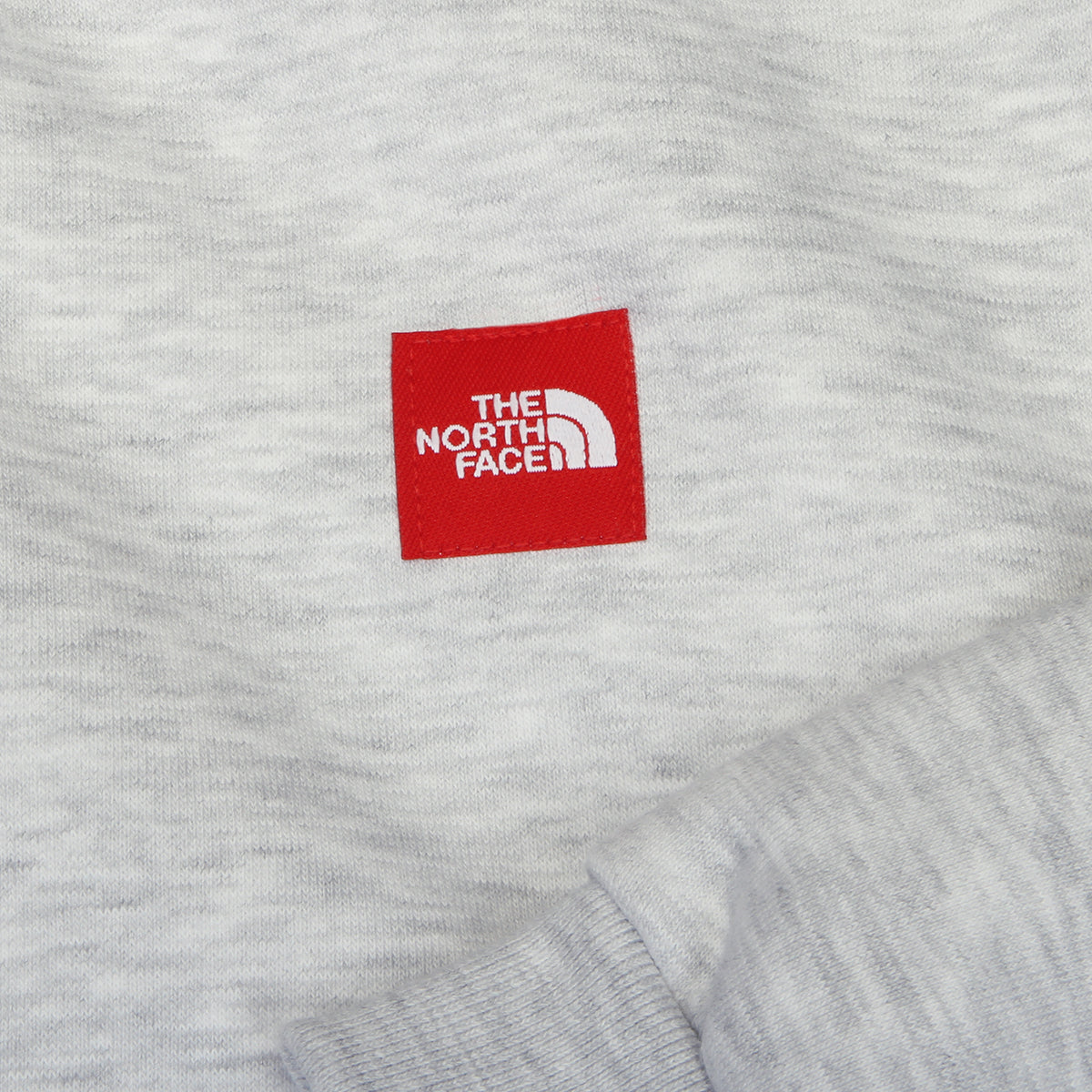 The North Face - Redbox Crewneck
Style # NF0A8EG1E041
Color : Classic Grey