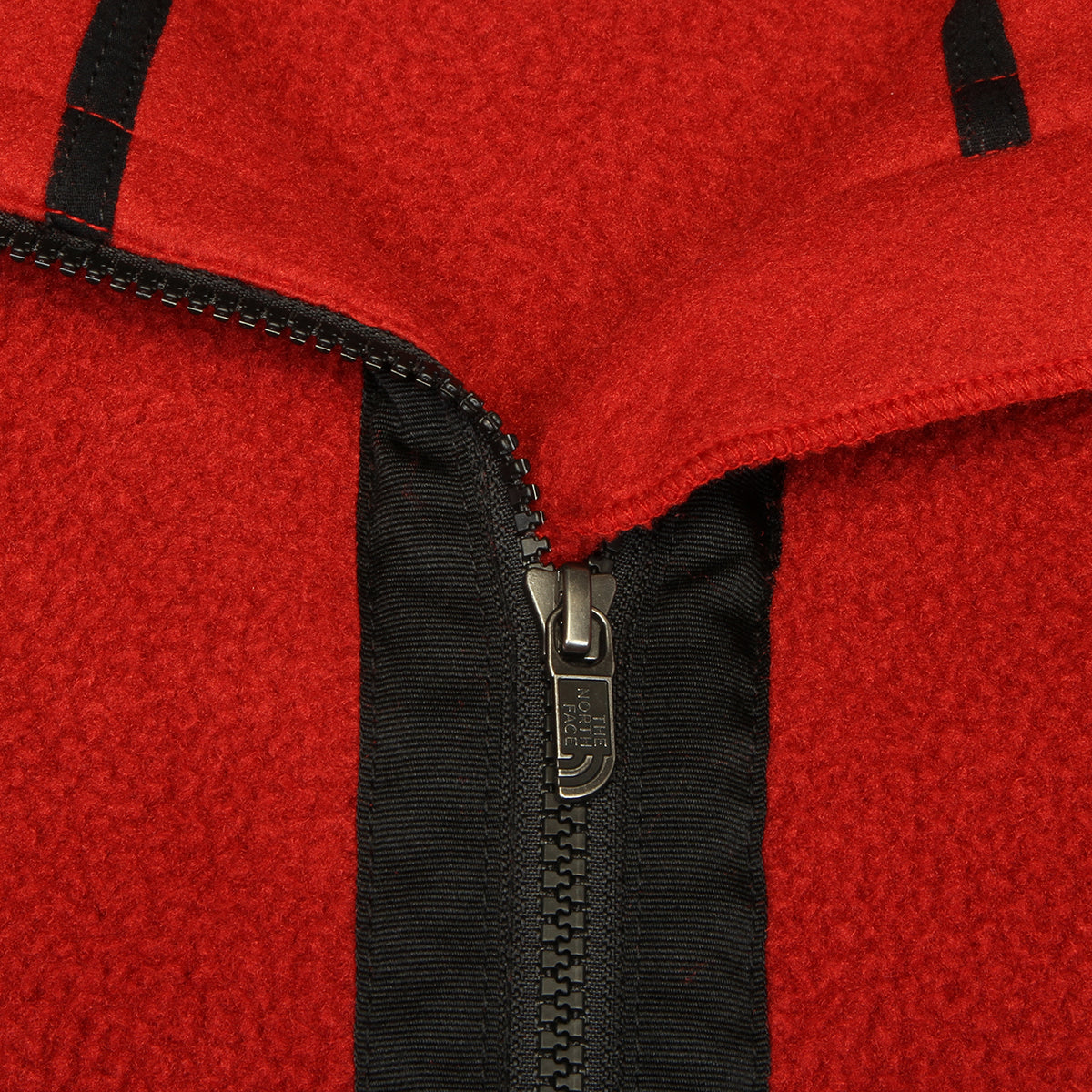 The North Face - Red Box Half-Zip Fleece
Style # NF0A8EGC6191
Color : Cardinal Red