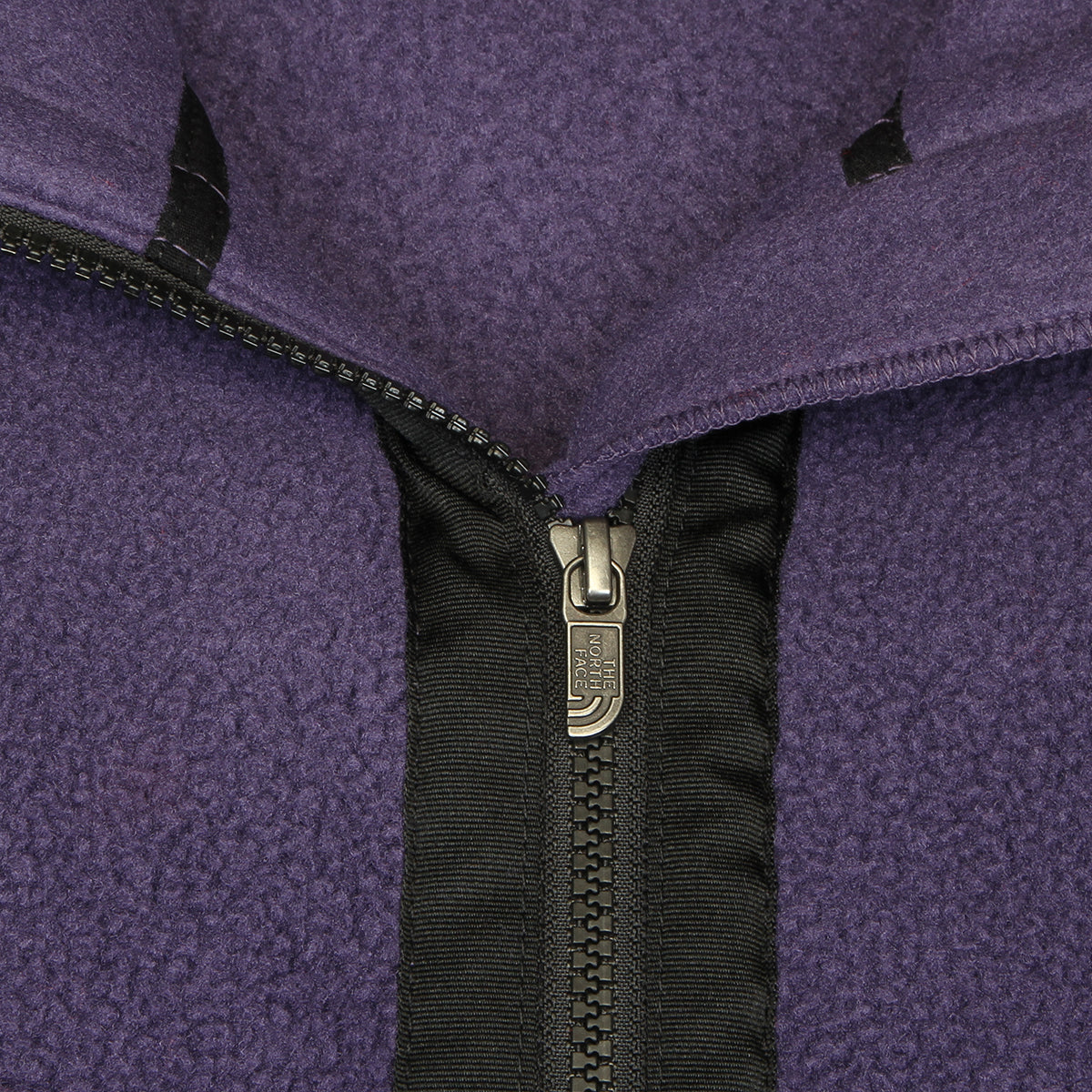 The North Face - Red Box Half-Zip Fleece
Style # NF0A8EGC1JI1
Color : Eternal Purple