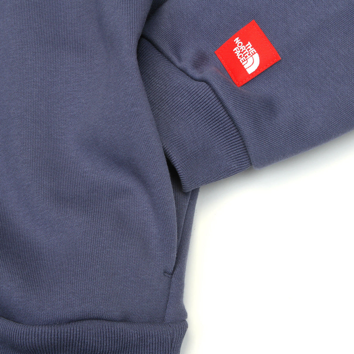 The North Face - Redbox Sweatshirt
Style # NF0A8EFZBOT1
Color : Lunar Blue