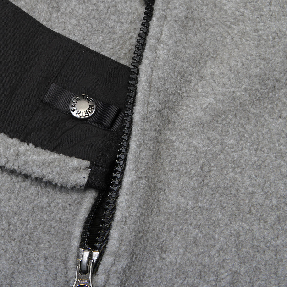 The North Face - Women's Retro Denali Jacket
Style # NF0A88YRCTO1
Color : Mid Grey Heather / TNF Black