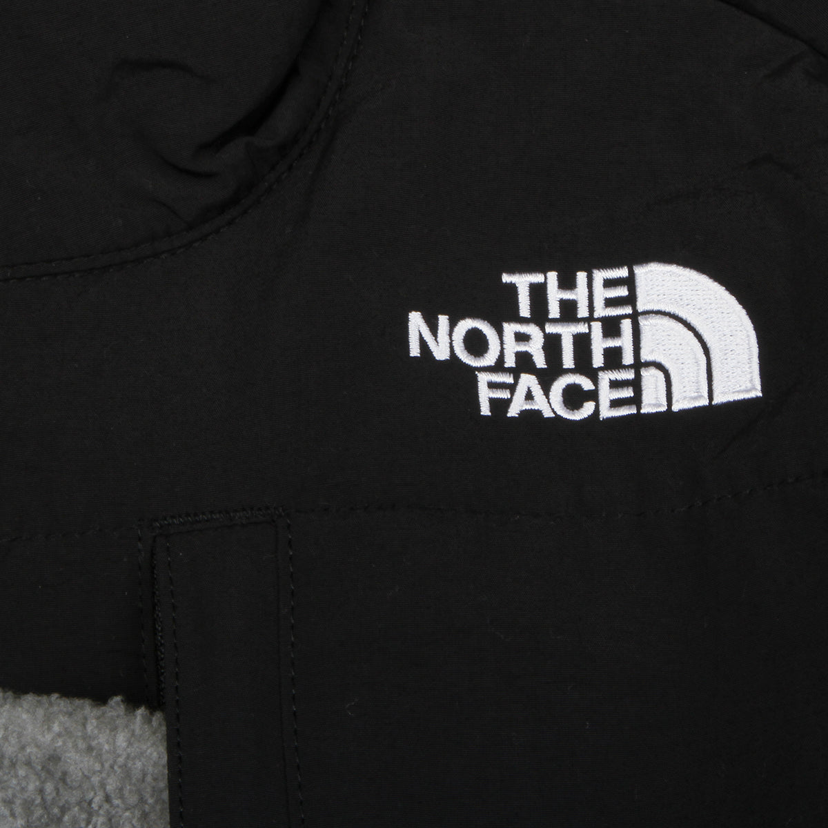 The North Face - Women's Retro Denali Jacket
Style # NF0A88YRCTO1
Color : Mid Grey Heather / TNF Black