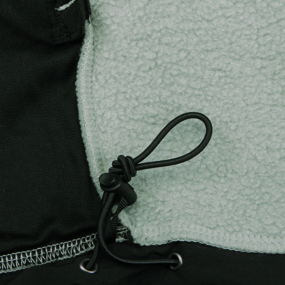 The North Face - Women's Retro Denali Jacket
Style # NF0A88YRD5N1
Color : Slate Moss / TNF Black