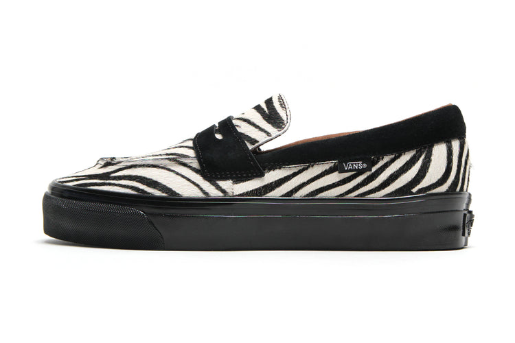 Vans OTW - LX Loafer 53
Style # VN000VASZBR1
Color : Zebra