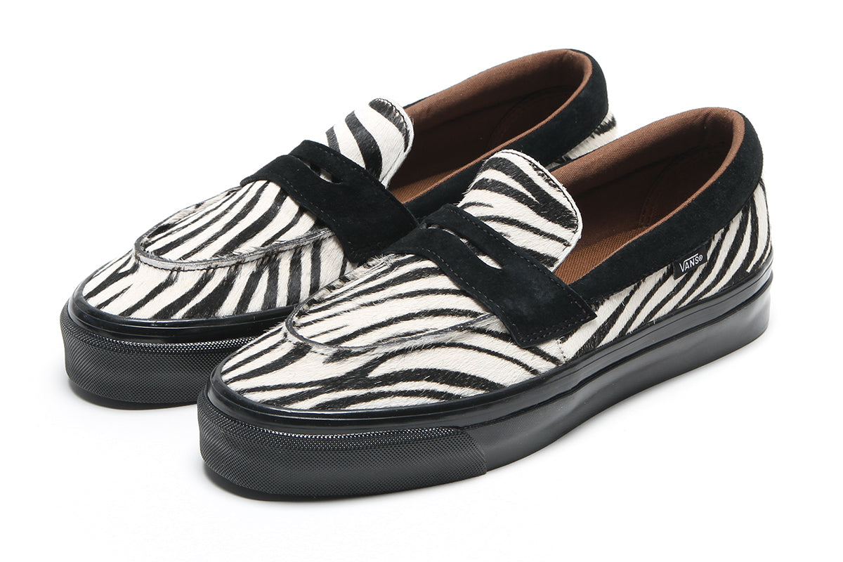 Vans OTW - LX Loafer 53
Style # VN000VASZBR1
Color : Zebra