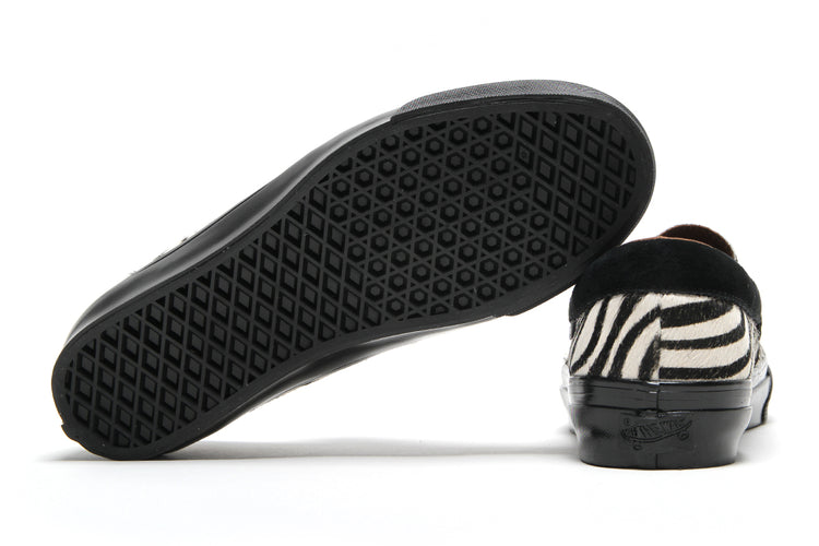 Vans OTW - LX Loafer 53
Style # VN000VASZBR1
Color : Zebra