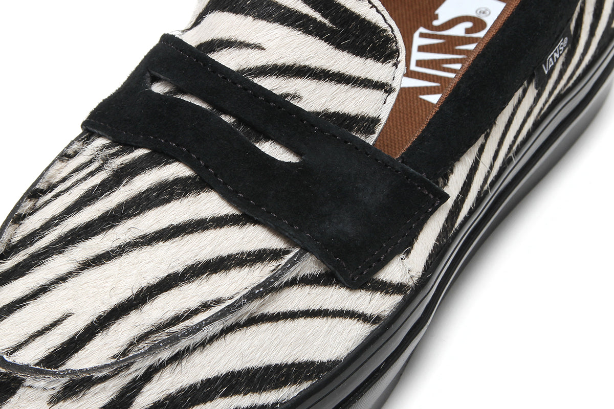 Vans OTW - LX Loafer 53
Style # VN000VASZBR1
Color : Zebra