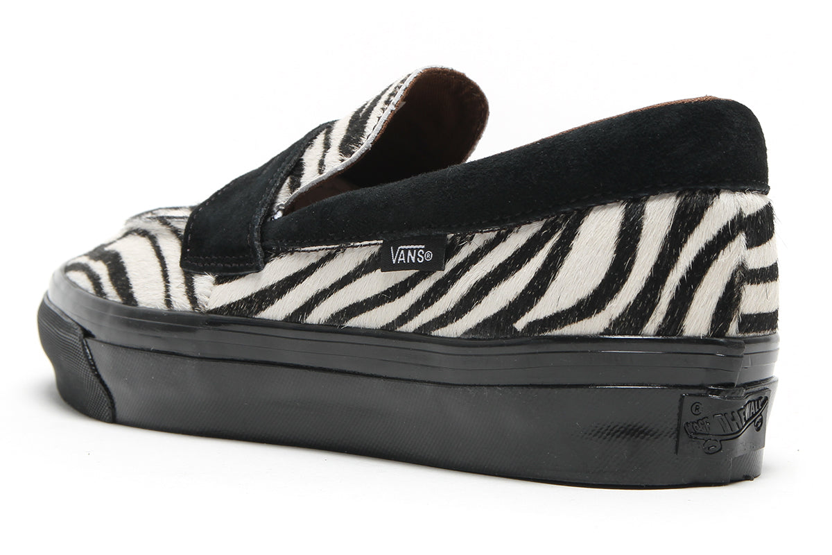 Vans OTW - LX Loafer 53
Style # VN000VASZBR1
Color : Zebra