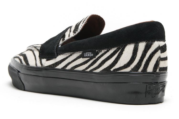 Vans OTW - LX Loafer 53
Style # VN000VASZBR1
Color : Zebra