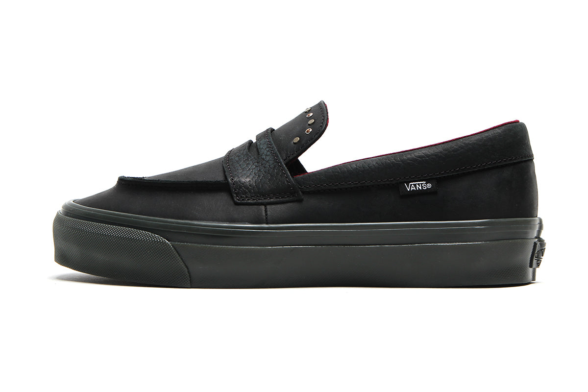 Vans OTW - LX Loafer 53
Style # VN000VATBLK1
Color : Hardware Black