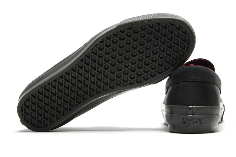 Vans OTW - LX Loafer 53
Style # VN000VATBLK1
Color : Hardware Black