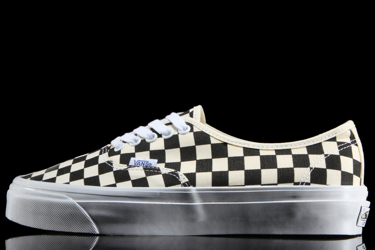 Vans OTW - LX Authentic Reissue 44 LX
Style # VN000CQA2BO1
Color : Checkerboard Black