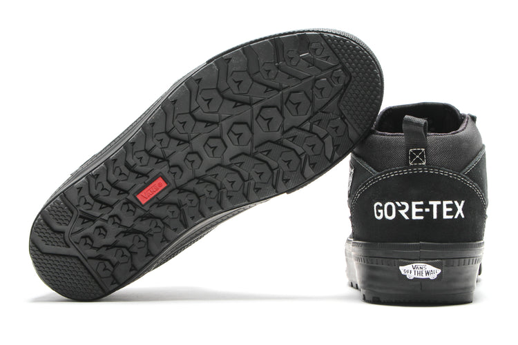 Vans - Half Cab GTX Insulated
Style # VN000XUFBKA1
Color : Black