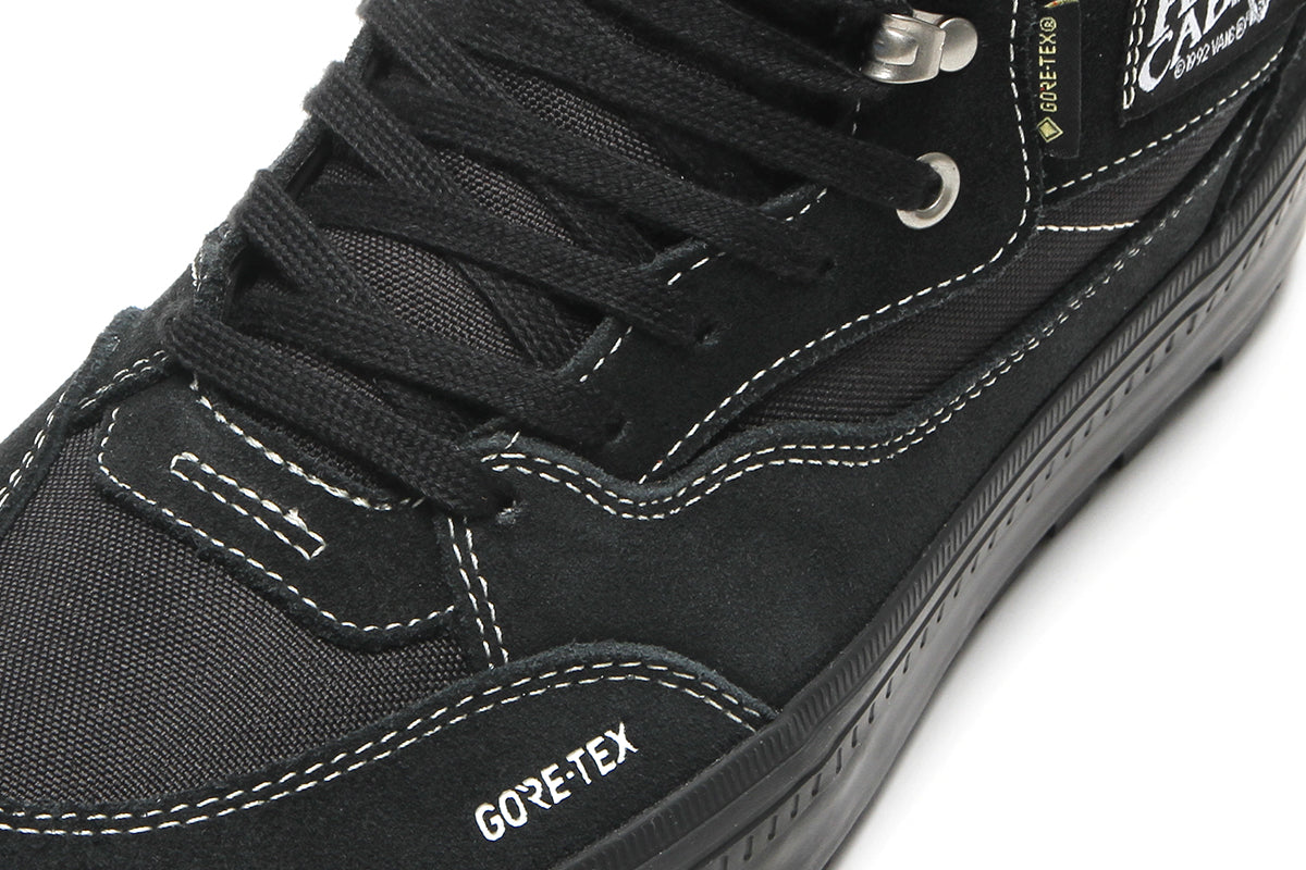 Vans - Half Cab GTX Insulated
Style # VN000XUFBKA1
Color : Black