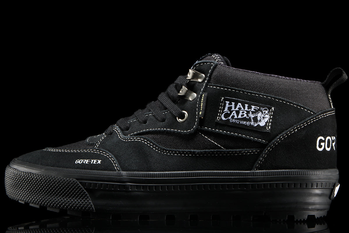 Vans - Half Cab GTX Insulated
Style # VN000XUFBKA1
Color : Black