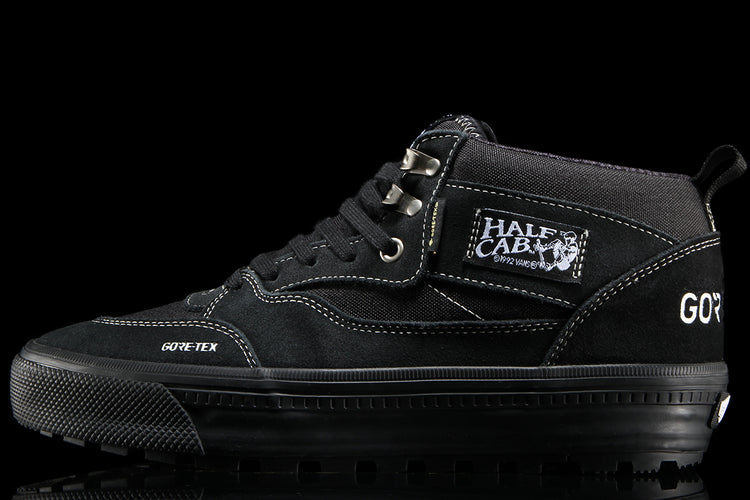 Vans - Half Cab GTX Insulated
Style # VN000XUFBKA1
Color : Black