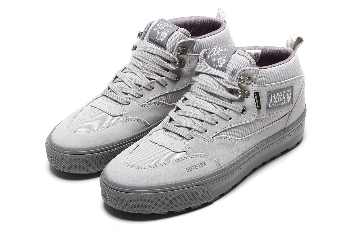 Vans - Half Cab GTX Insulated
Style # VN000XUFLTG1
Color : Light Gray