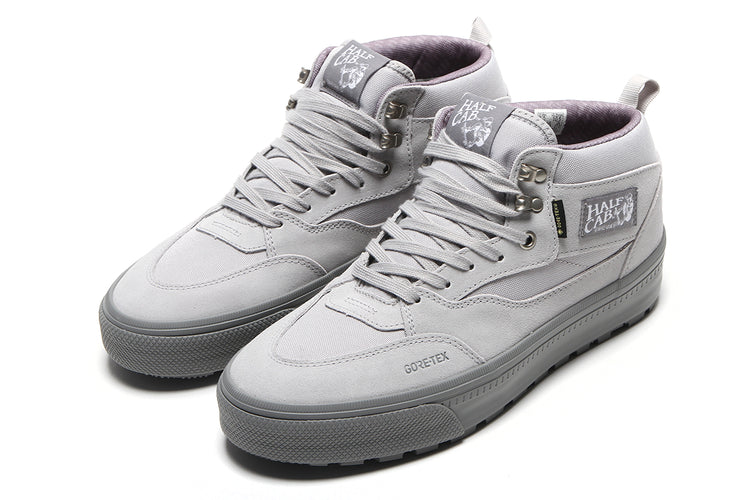 Vans - Half Cab GTX Insulated
Style # VN000XUFLTG1
Color : Light Gray