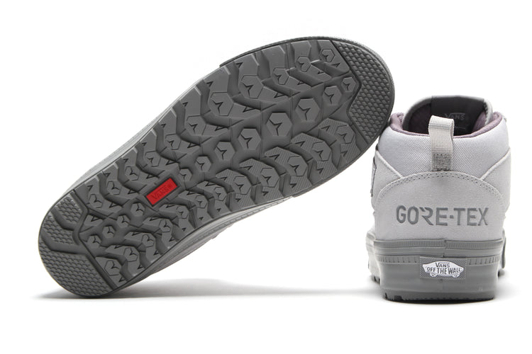 Vans - Half Cab GTX Insulated
Style # VN000XUFLTG1
Color : Light Gray