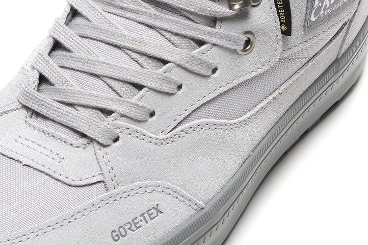 Vans - Half Cab GTX Insulated
Style # VN000XUFLTG1
Color : Light Gray