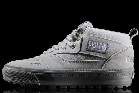 Vans - Half Cab GTX Insulated
Style # VN000XUFLTG1
Color : Light Gray