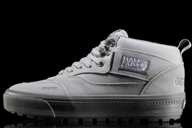 Vans - Half Cab GTX Insulated
Style # VN000XUFLTG1
Color : Light Gray
