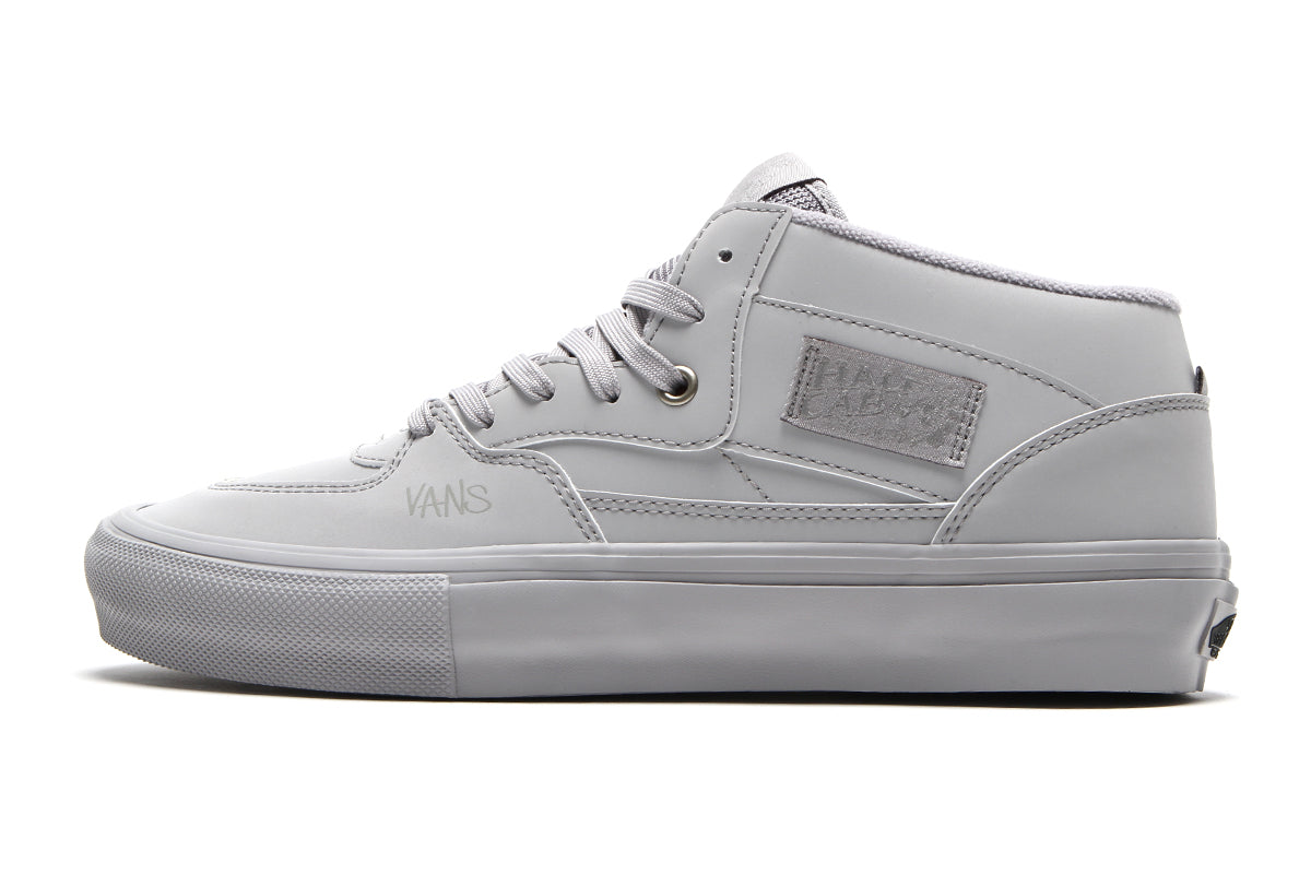 Vans - Skate Half Cab by Atiba
Style # VN0A5FCDBH71
Color : Light Gray