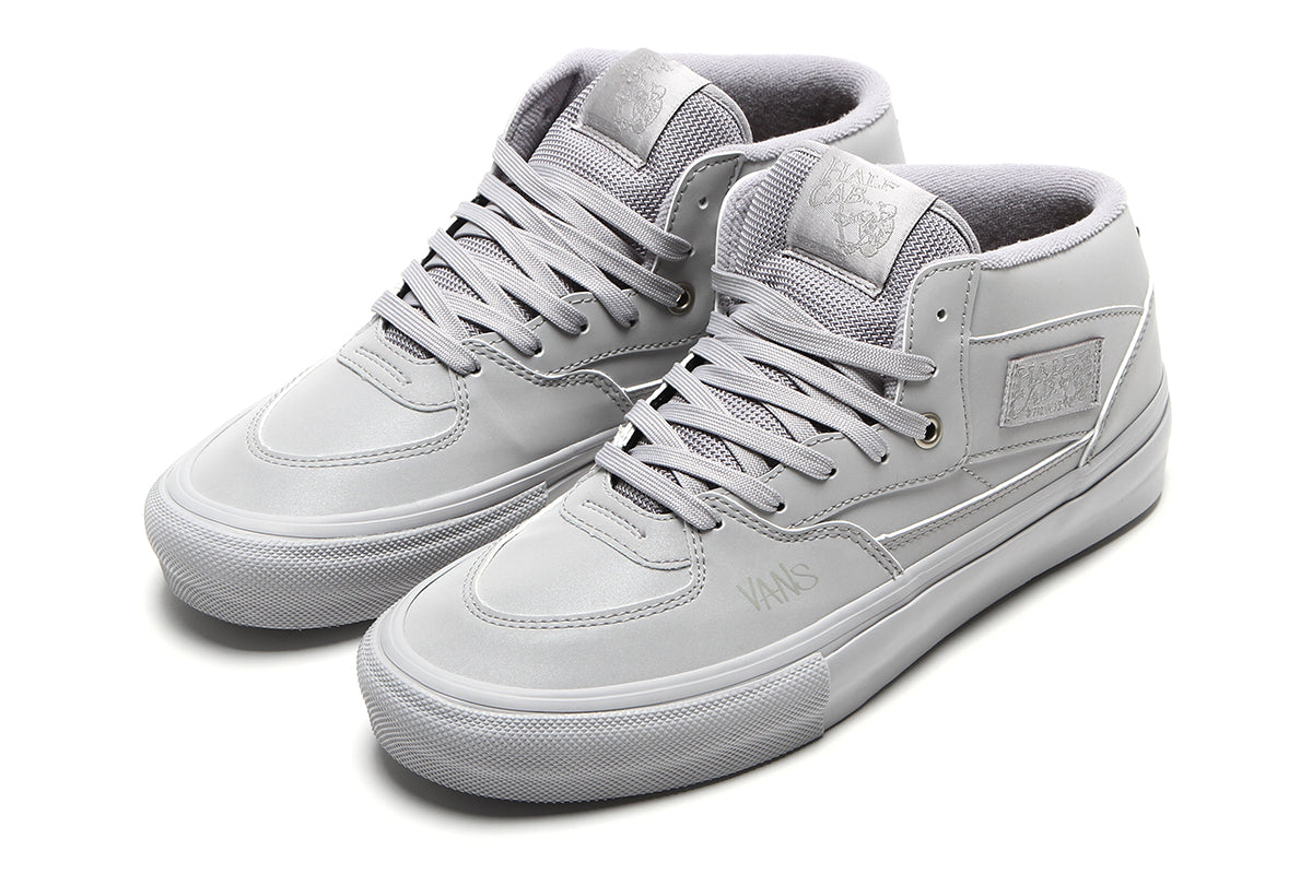 Vans - Skate Half Cab by Atiba
Style # VN0A5FCDBH71
Color : Light Gray