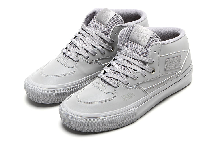 Vans - Skate Half Cab by Atiba
Style # VN0A5FCDBH71
Color : Light Gray