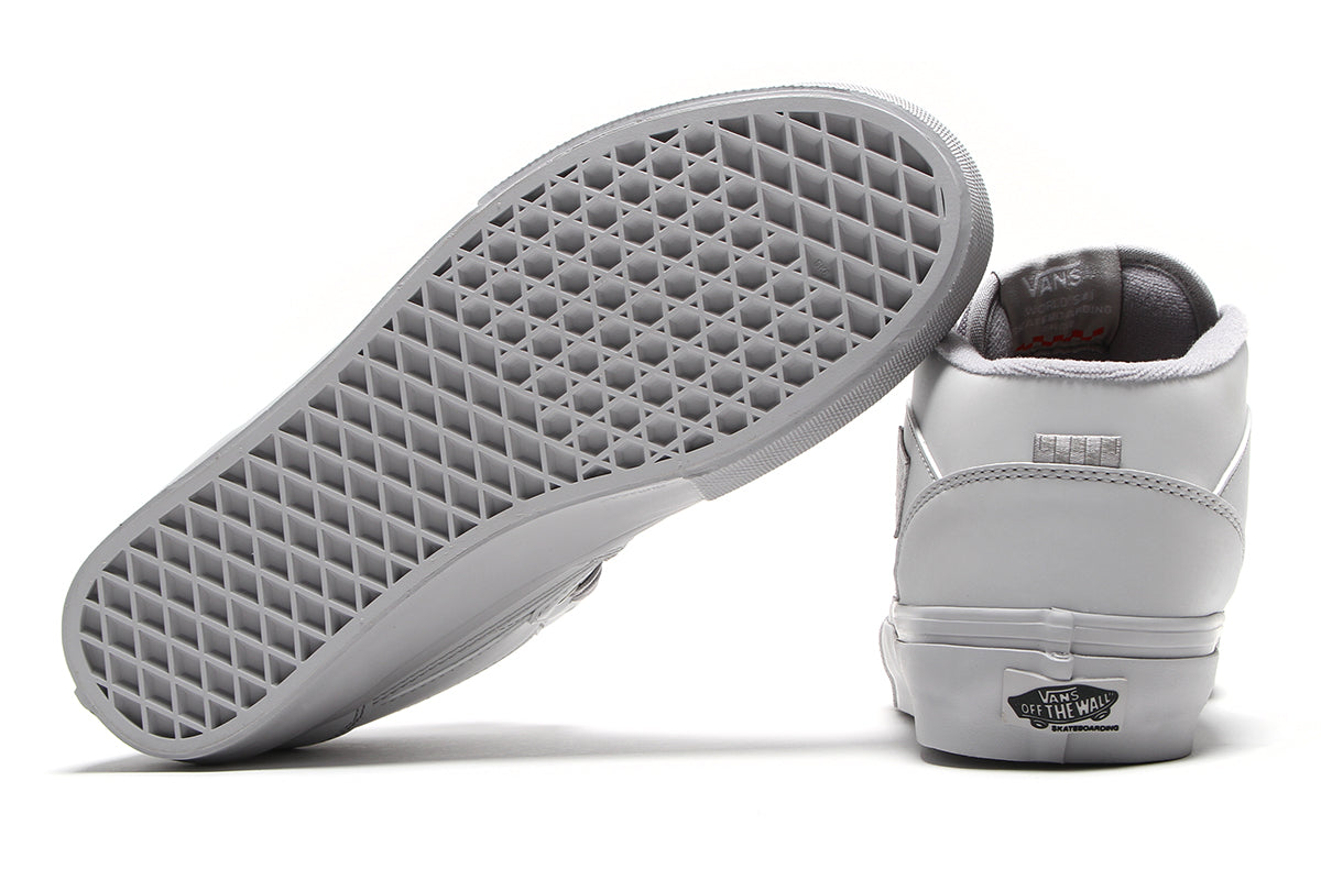 Vans - Skate Half Cab by Atiba
Style # VN0A5FCDBH71
Color : Light Gray