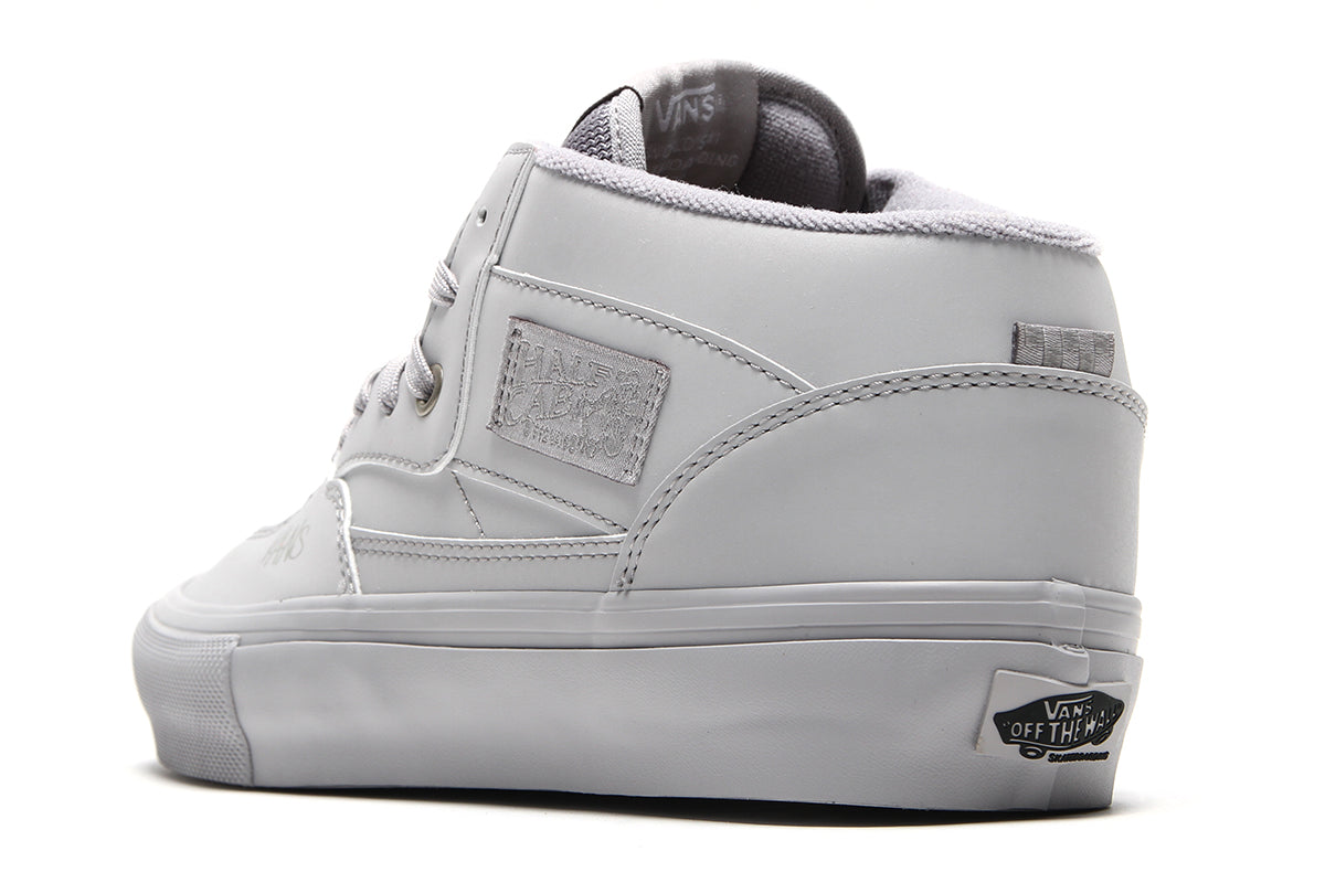 Vans - Skate Half Cab by Atiba
Style # VN0A5FCDBH71
Color : Light Gray