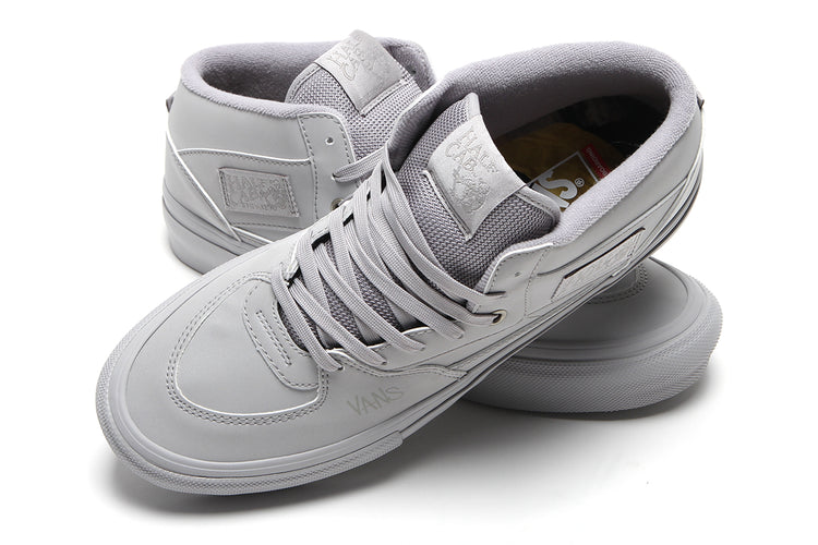 Vans - Skate Half Cab by Atiba
Style # VN0A5FCDBH71
Color : Light Gray