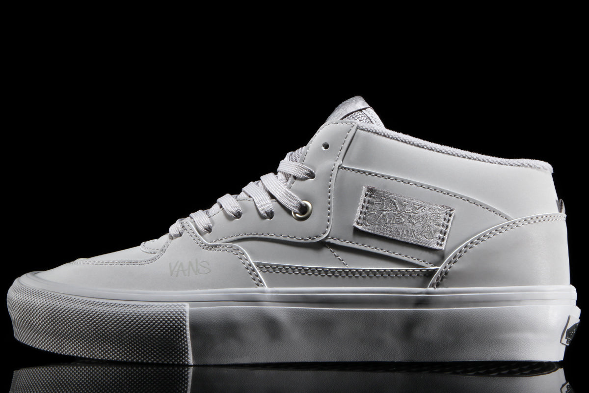 Vans - Skate Half Cab by Atiba
Style # VN0A5FCDBH71
Color : Light Gray