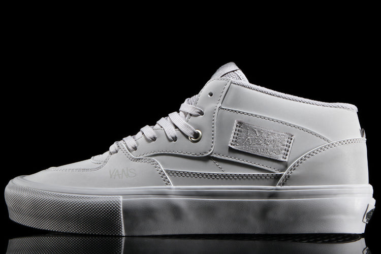 Vans - Skate Half Cab by Atiba
Style # VN0A5FCDBH71
Color : Light Gray