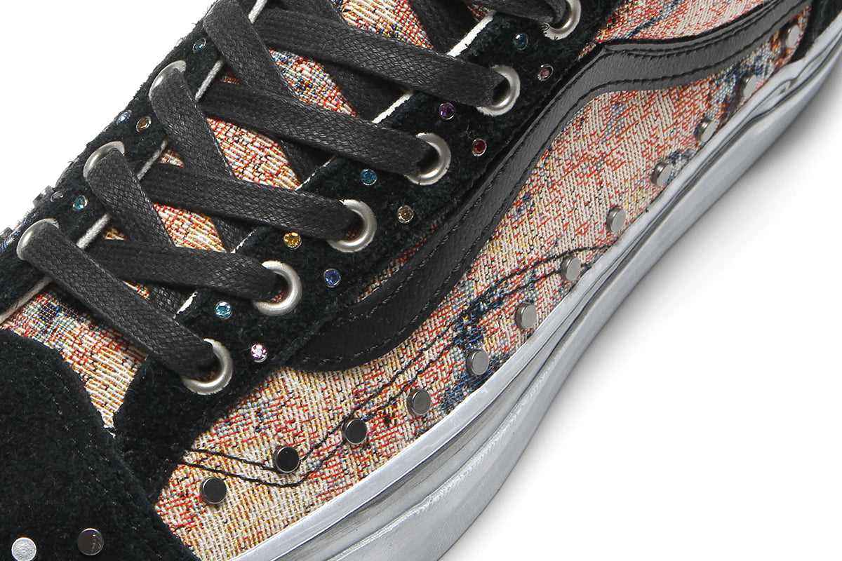 Vans OTW - LX Old Skool 36
Style # VN000E8VBML1
Color : Floral Rivets Black / Multi