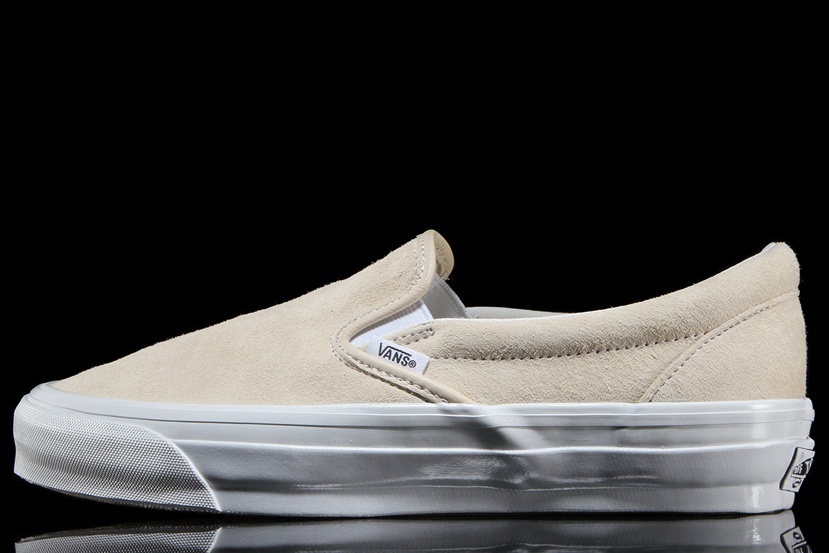 Vans OTW - LX Classic Slip-On 98
Style # VN000D9PCHW1
Color : Creme Brule