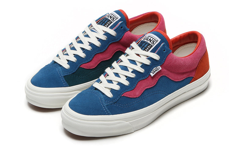 Vans OTW - Old Skool 36 x Parra
Style # VN000Y11HFC1
Color : Midnight / Carmine