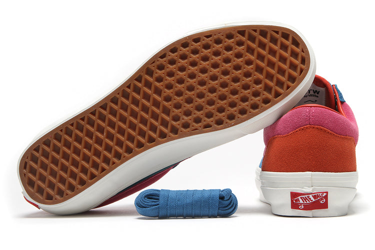 Vans OTW - Old Skool 36 x Parra
Style # VN000Y11HFC1
Color : Midnight / Carmine