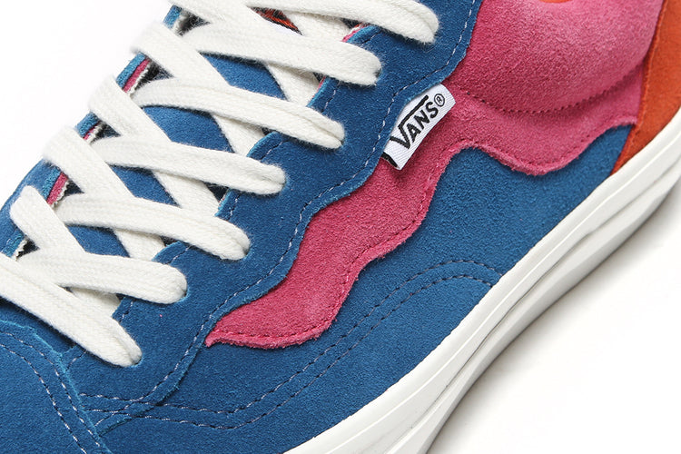 Vans OTW - Old Skool 36 x Parra
Style # VN000Y11HFC1
Color : Midnight / Carmine