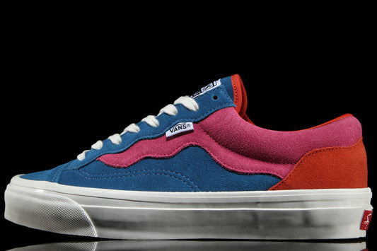 Vans OTW - Old Skool 36 x Parra
Style # VN000Y11HFC1
Color : Midnight / Carmine