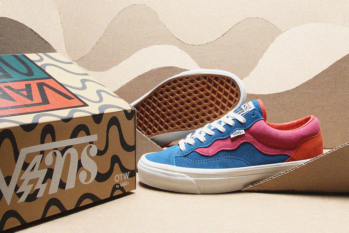 Vans OTW - Old Skool 36 x Parra
Style # VN000Y11HFC1
Color : Midnight / Carmine