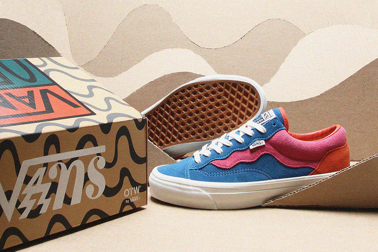 Vans OTW - Old Skool 36 x Parra
Style # VN000Y11HFC1
Color : Midnight / Carmine